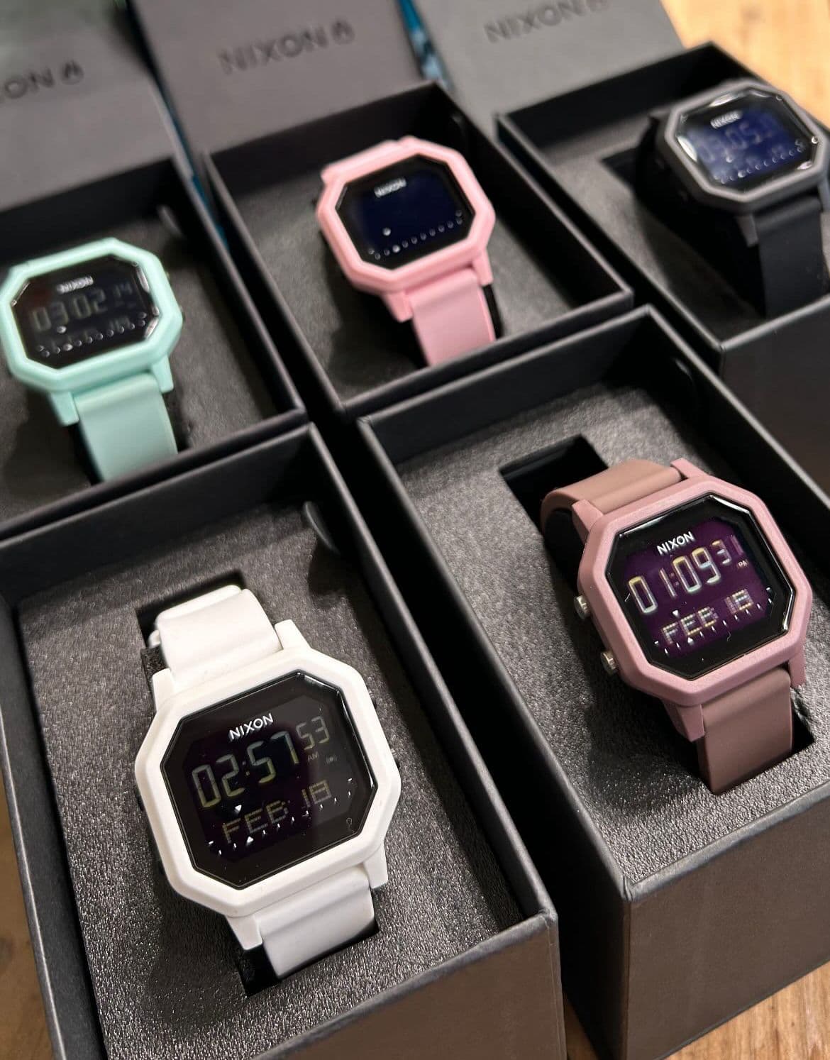 Erlojuak Nixon · Relojes Nixon · Disdira Bitxitegia
